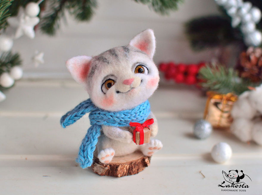 Russian Artist Makes Cute Woolen Animal Toys Completely By Hand