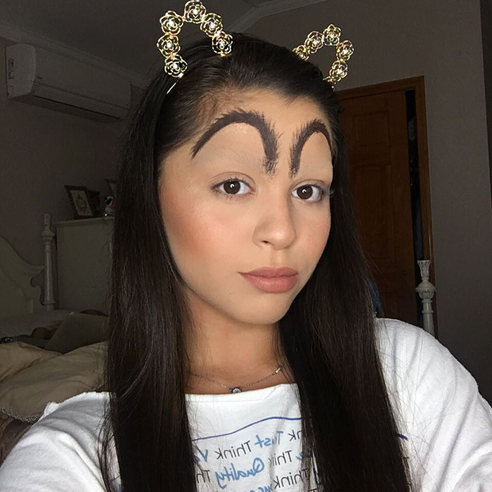 Woman Trolls Weird Eyebrow Trends With McDonald’s Brows And The Internet Is Applauding Her Woman Trolls Weird Eyebrow Trends With McDonald’s Brows And The Internet Is Applauding Her