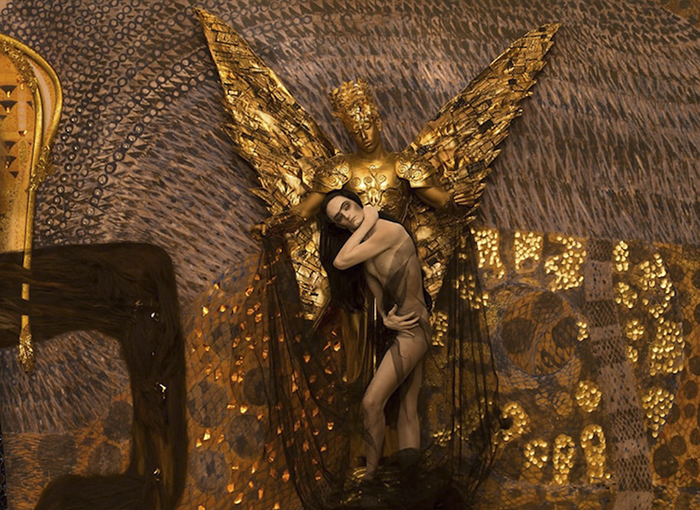 Gustav Klimt’s Paintings Get Recreated With Real-Life Models, And The Result Is Amazing Gustav Klimt’s Paintings Get Recreated With Real-Life Models, And The Result Is Amazing