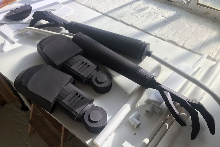 We Made A Moving, Life-Size Star Wars K-2so Robot From Paper We Made A Moving, Life-Size Star Wars K-2so Robot From Paper