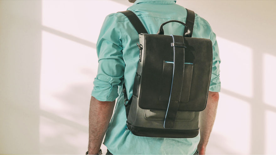 A Backpack With Solar Panels: The Moovy Bag Ensures You Never Run Out Of Battery! A Backpack With Solar Panels: The Moovy Bag Ensures You Never Run Out Of Battery!