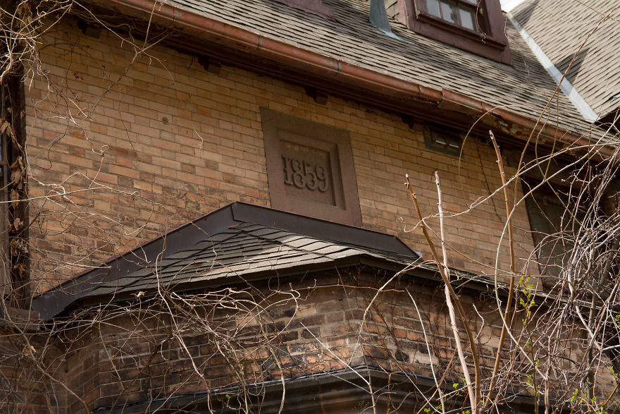 A Woman’s Photos From Three Creepy Abandoned Asylums That Will Seriously Scare The Crap Out Of You A Woman’s Photos From Three Creepy Abandoned Asylums That Will Seriously Scare The Crap Out Of You