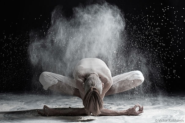 I Photographed The Dynamics Of Yoga Using Flour I Photographed The Dynamics Of Yoga Using Flour