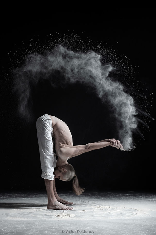 I Photographed The Dynamics Of Yoga Using Flour I Photographed The Dynamics Of Yoga Using Flour