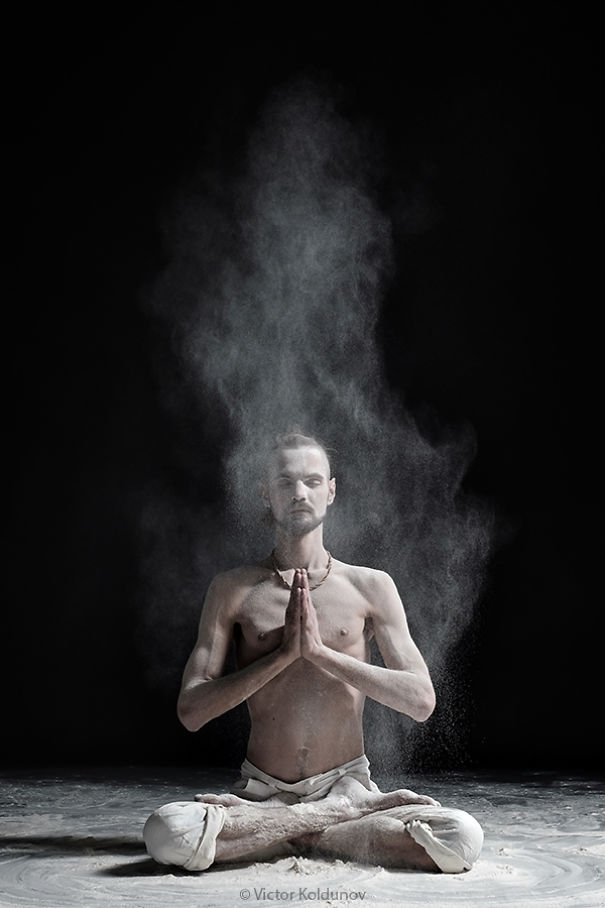 I Photographed The Dynamics Of Yoga Using Flour I Photographed The Dynamics Of Yoga Using Flour
