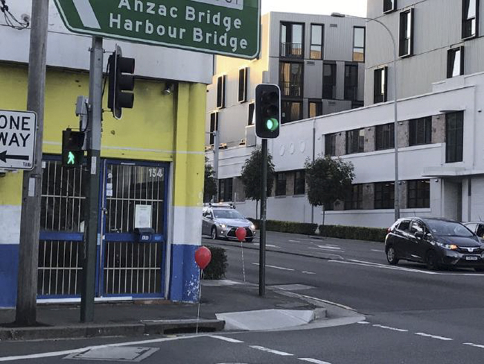 People In Sydney Are Creeped Out By Red Balloons That Suddenly Appeared Around The City People In Sydney Are Creeped Out By Red Balloons That Suddenly Appeared Around The City