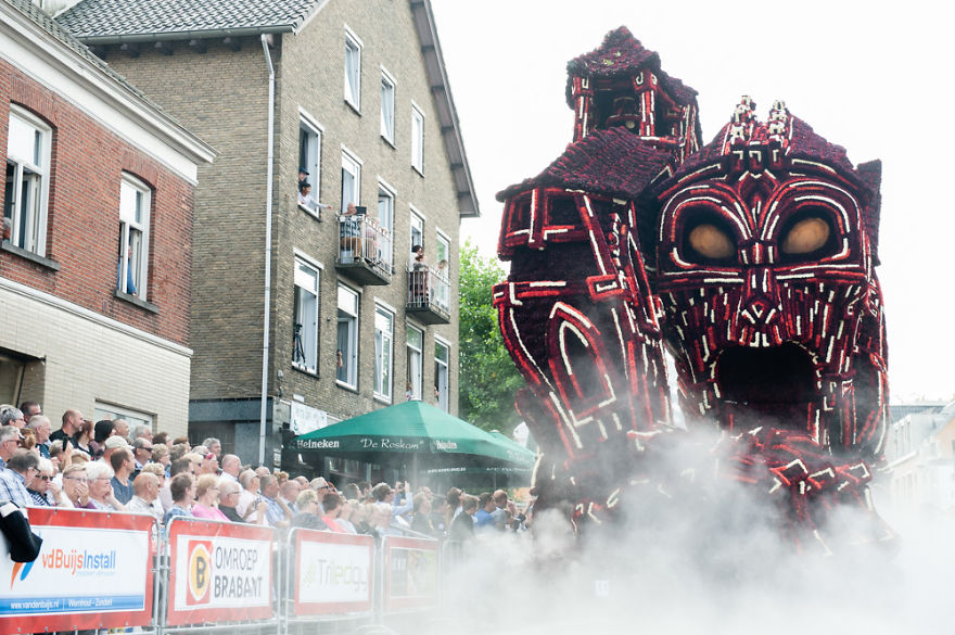 Every Year Corso Zundert, The Largest Flower Parade In The World, Occurs In The Netherlands Every Year Corso Zundert, The Largest Flower Parade In The World, Occurs In The Netherlands
