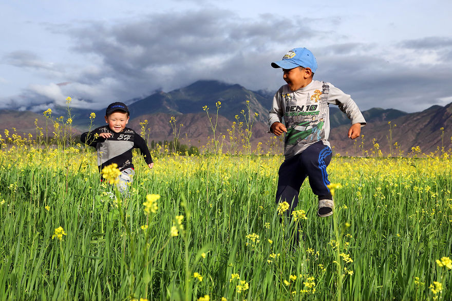 It Takes Two: I Document The Connection Of Two People During My 10 Years Of Travels