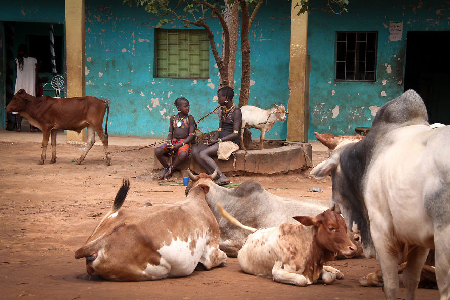 It Takes Two: I Document The Connection Of Two People During My 10 Years Of Travels