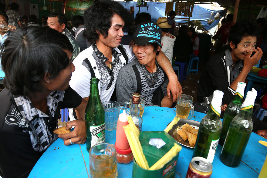 It Takes Two: I Document The Connection Of Two People During My 10 Years Of Travels