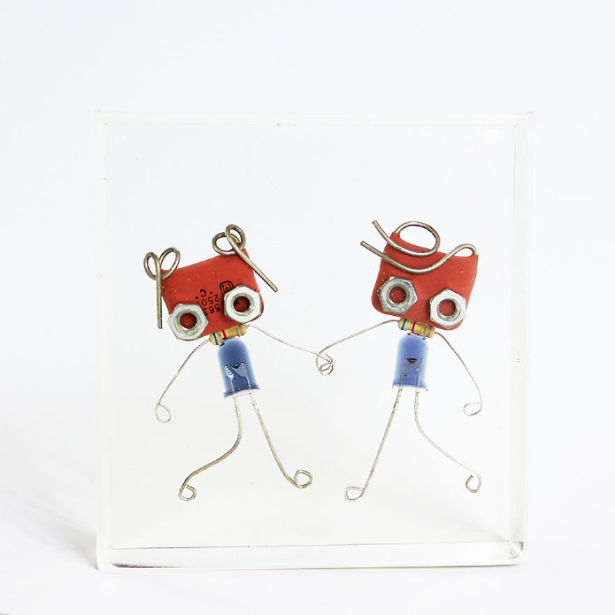 I Turned Electronic Components Into Tiny And Biggie Robots I Turned Electronic Components Into Tiny And Biggie Robots