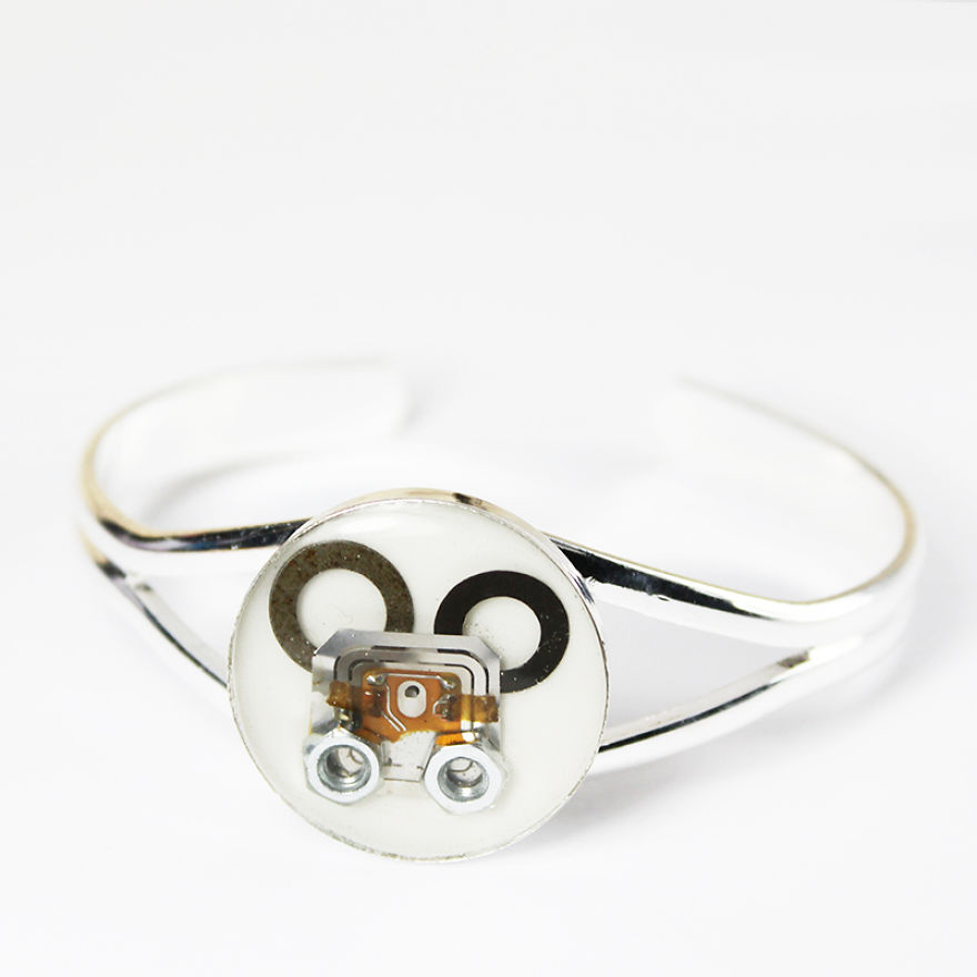 I Turned Electronic Components Into Tiny And Biggie Robots I Turned Electronic Components Into Tiny And Biggie Robots