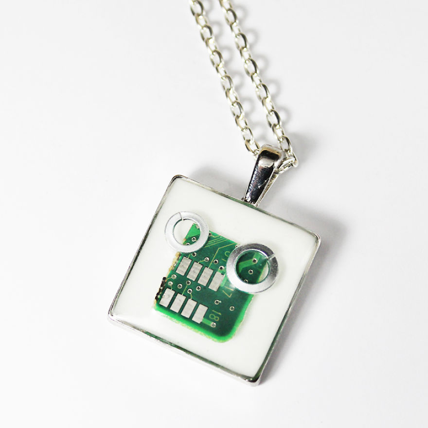 I Turned Electronic Components Into Tiny And Biggie Robots I Turned Electronic Components Into Tiny And Biggie Robots