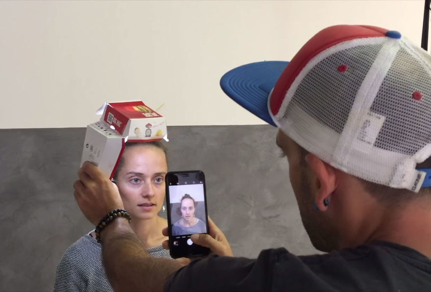 This Guy Used A McDonald’s Box And iPhone To Take These Portraits, And The Results Will Surprise You This Guy Used A McDonald’s Box And iPhone To Take These Portraits, And The Results Will Surprise You