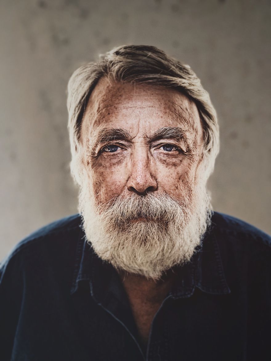 This Guy Used A McDonald’s Box And iPhone To Take These Portraits, And The Results Will Surprise You This Guy Used A McDonald’s Box And iPhone To Take These Portraits, And The Results Will Surprise You