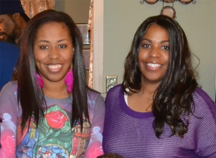 46 Unbelievable Pics Of Mothers And Daughters Who Look Almost The Same Age 46 Unbelievable Pics Of Mothers And Daughters Who Look Almost The Same Age