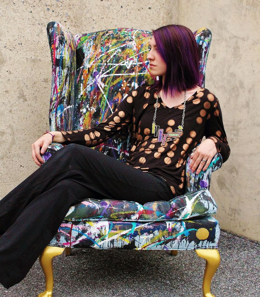 I Threw Buckets Of Paint On An Old Chair. Here’s What Happened I Threw Buckets Of Paint On An Old Chair. Here’s What Happened