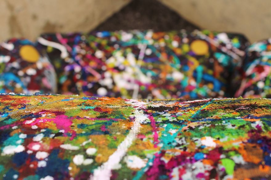 I Threw Buckets Of Paint On An Old Chair. Here’s What Happened I Threw Buckets Of Paint On An Old Chair. Here’s What Happened