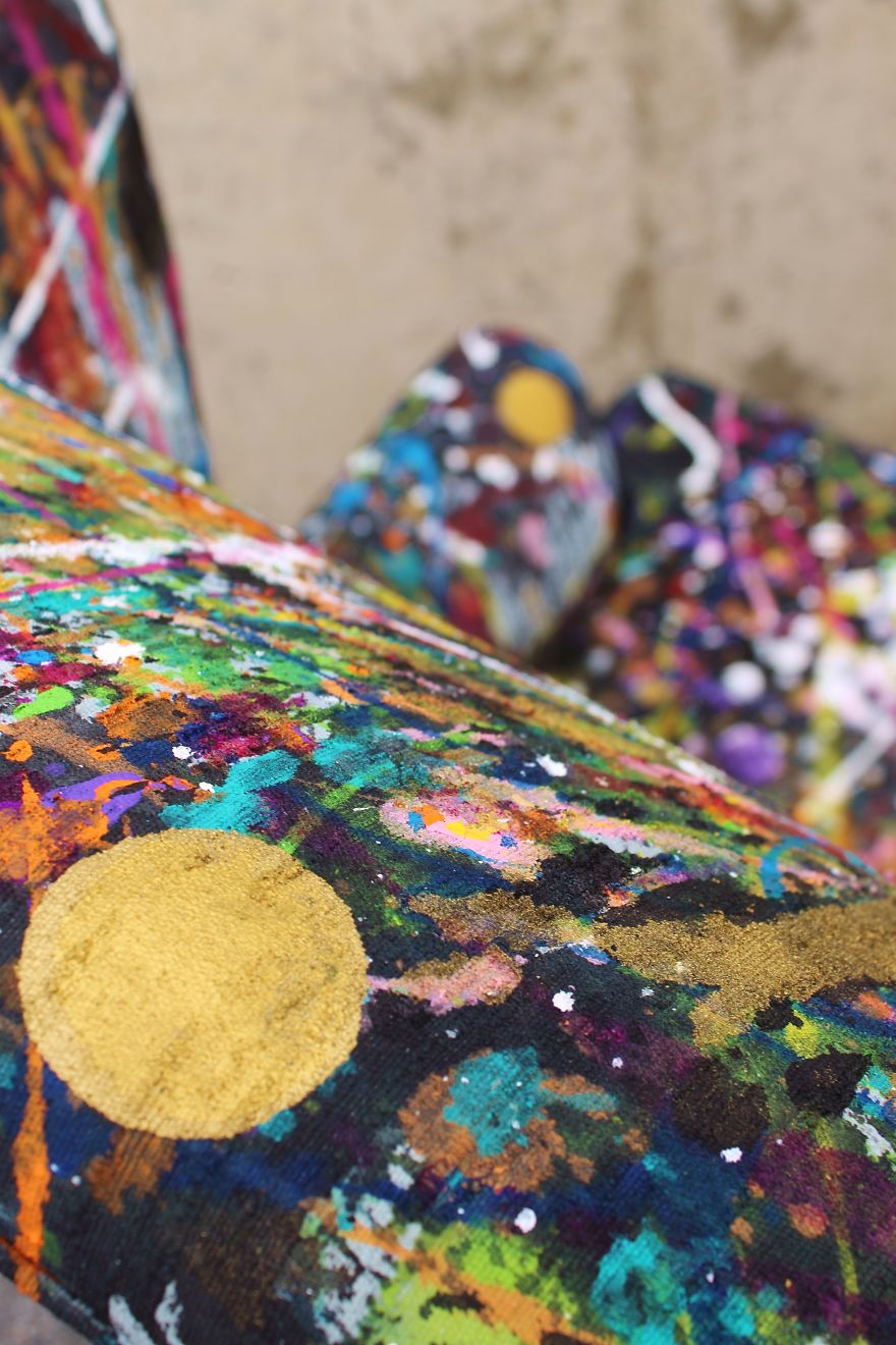 I Threw Buckets Of Paint On An Old Chair. Here’s What Happened I Threw Buckets Of Paint On An Old Chair. Here’s What Happened