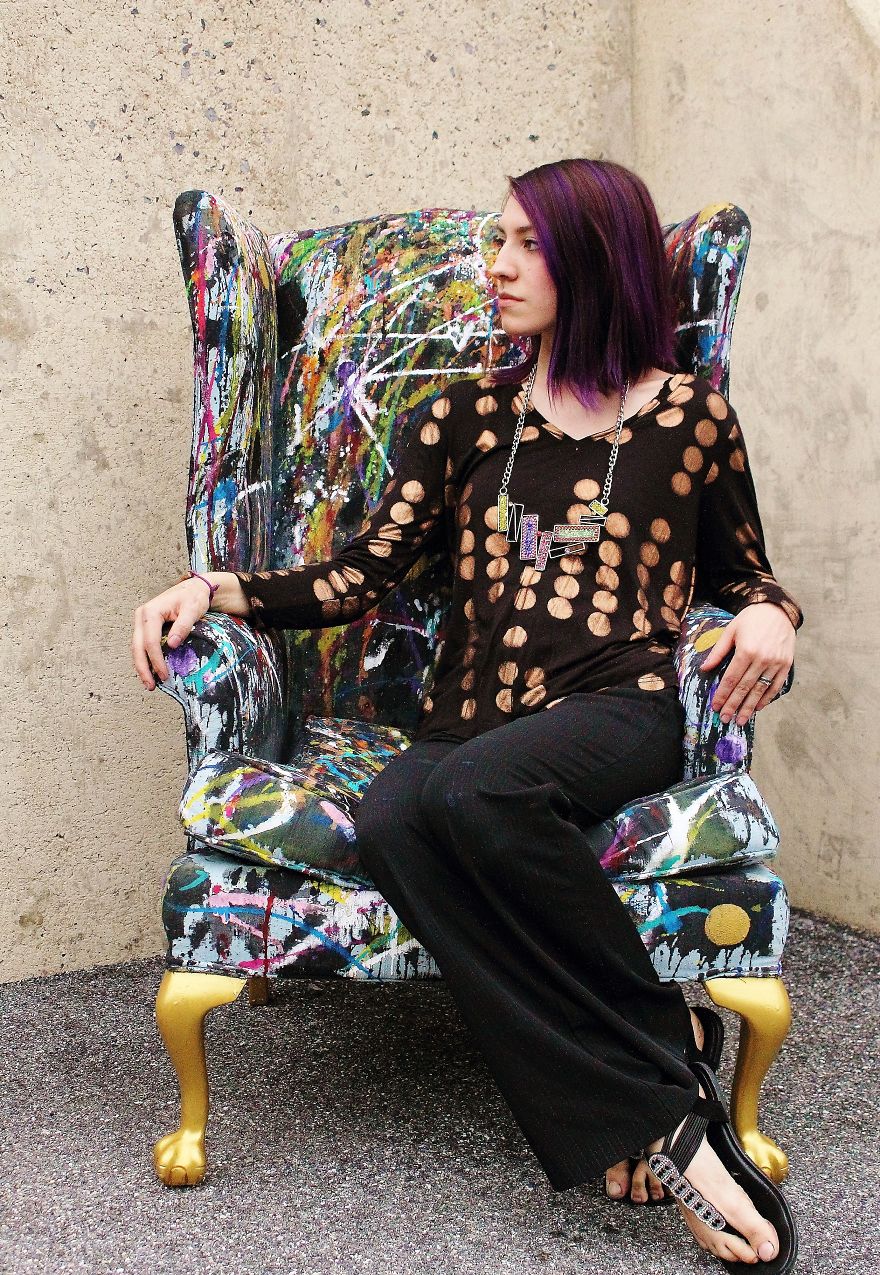 I Threw Buckets Of Paint On An Old Chair. Here’s What Happened I Threw Buckets Of Paint On An Old Chair. Here’s What Happened