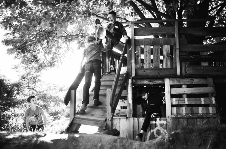 I Photograph Children Enjoying Careless Summers Spent Without Technology