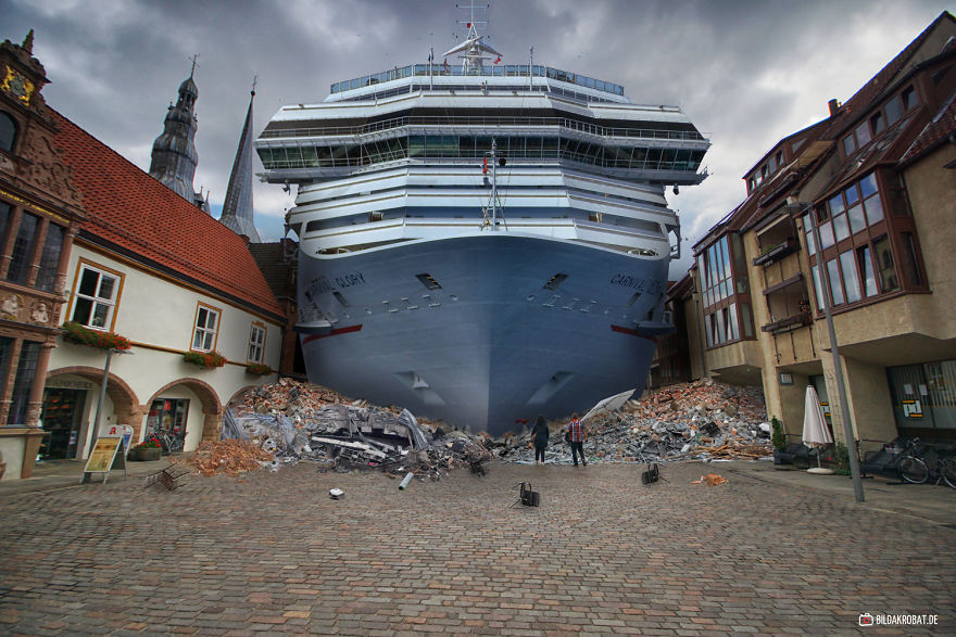 I’m Making My Hometown More Fun Using Photoshop I’m Making My Hometown More Fun Using Photoshop