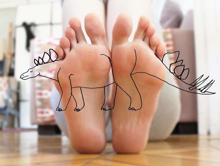 Israeli Artist Draws Doodles On Herself To Change The Way We Think About Our Bodies (NSFW) Israeli Artist Draws Doodles On Herself To Change The Way We Think About Our Bodies (NSFW)