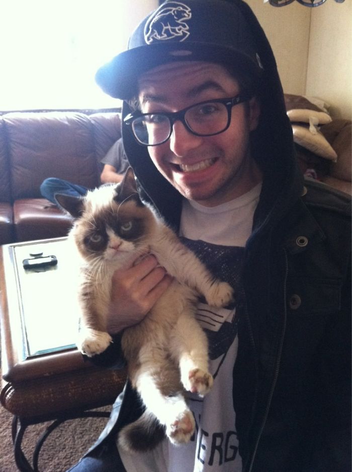 68 Times Cats Didn’t Want To Be In Your Stupid Selfies And The Result Was Hilarious 68 Times Cats Didn’t Want To Be In Your Stupid Selfies And The Result Was Hilarious