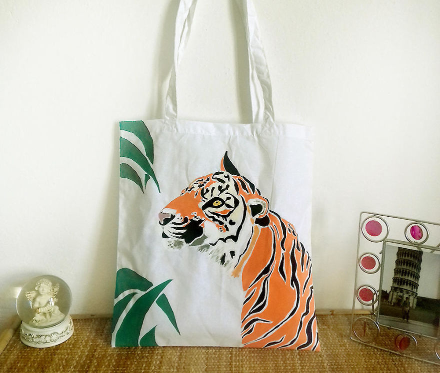 I Paint Animals On Tote Bags Because I Love It! I Paint Animals On Tote Bags Because I Love It!