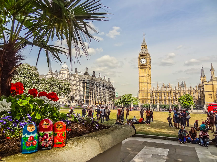 World&#8217;s First Dolls To Travel Around The Globe!