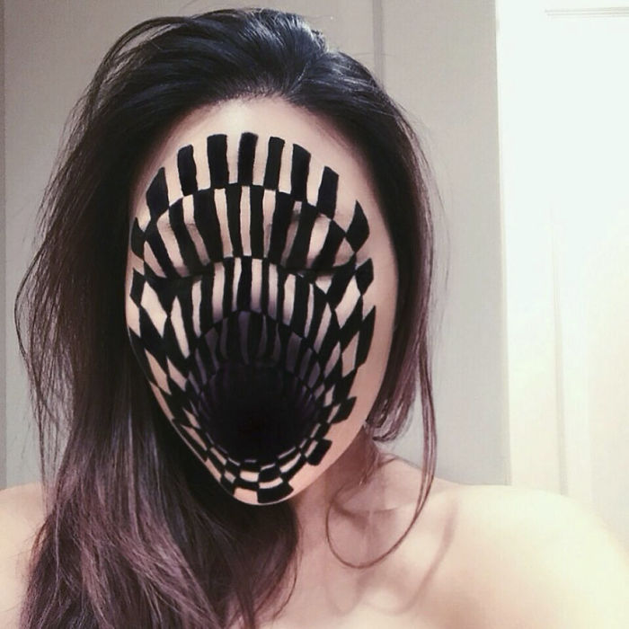 Woman Gives Up Teaching To Create Optical Illusions With Makeup, And It&#8217;s Messing With Our Minds