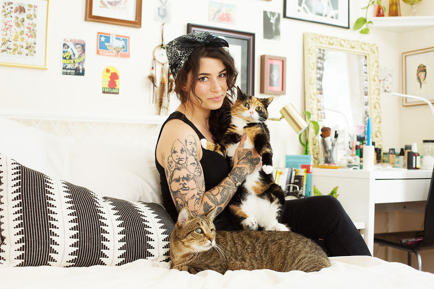 I’ve Photographed More Than 13 Girls And Their Cats To Prove That Cat Ladies Are Awesome I’ve Photographed More Than 13 Girls And Their Cats To Prove That Cat Ladies Are Awesome