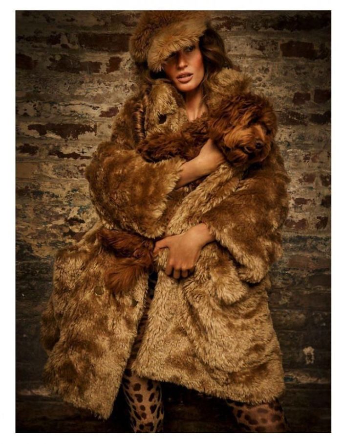 Gisele Bündchen And A Baby Kangaroo Cover ‘Vogue’ Paris’s Faux Fur-Heavy Animals Issue Gisele Bündchen And A Baby Kangaroo Cover ‘Vogue’ Paris’s Faux Fur-Heavy Animals Issue