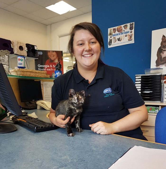 Neighbors Extinguishing Backyard Fire Suddenly Hear Cries For Help, And Here’s What They Find (Graphic Content) Neighbors Extinguishing Backyard Fire Suddenly Hear Cries For Help, And Here’s What They Find (Graphic Content)