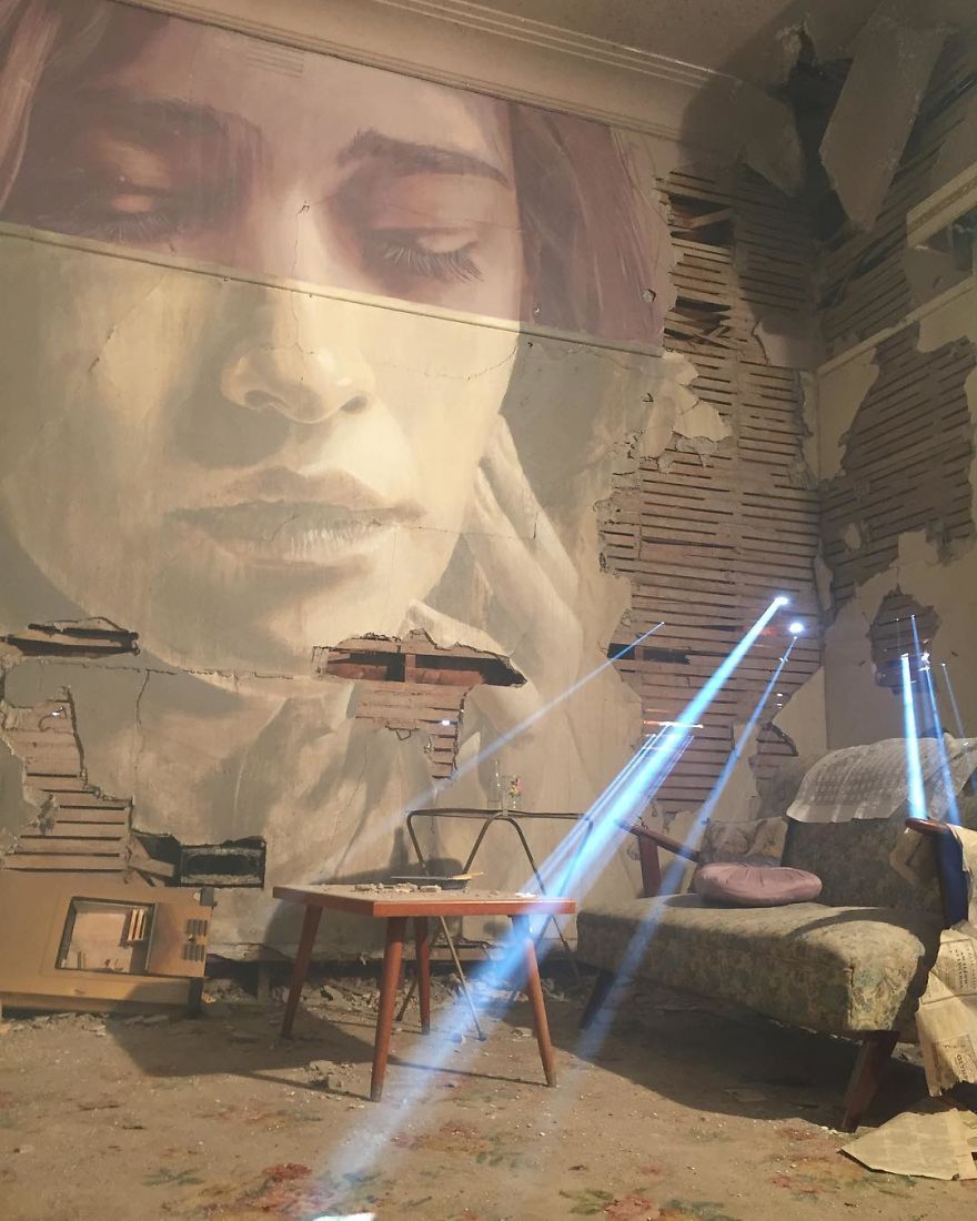 Artist Covers Soon-To-Be-Demolished House In Murals To Let It Shine For The Last Time