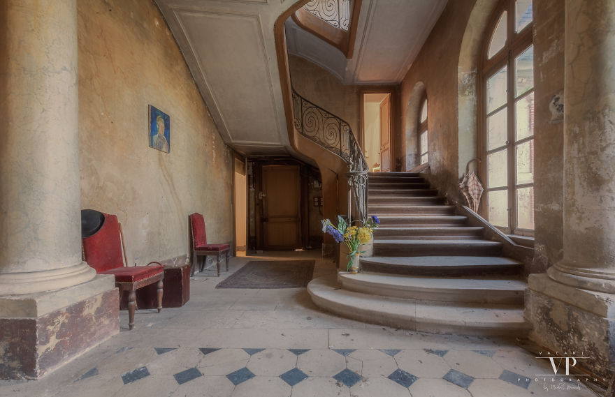 Let’s Have A Look Inside This Decaying Chateau Let’s Have A Look Inside This Decaying Chateau