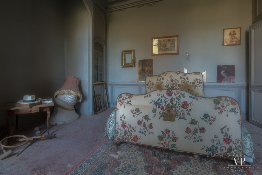 Let’s Have A Look Inside This Decaying Chateau Let’s Have A Look Inside This Decaying Chateau