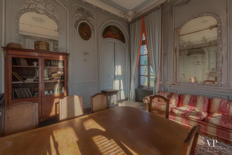 Let’s Have A Look Inside This Decaying Chateau Let’s Have A Look Inside This Decaying Chateau