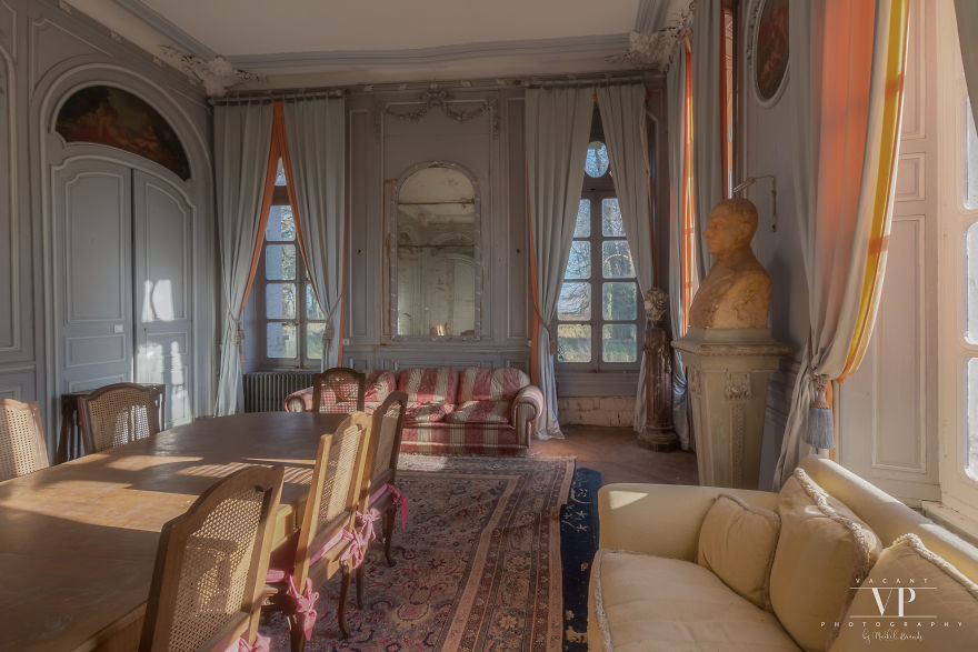 Let’s Have A Look Inside This Decaying Chateau Let’s Have A Look Inside This Decaying Chateau