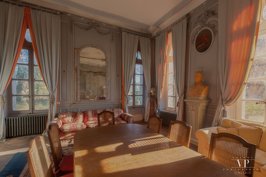 Let’s Have A Look Inside This Decaying Chateau Let’s Have A Look Inside This Decaying Chateau