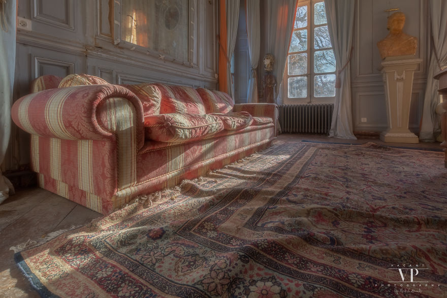 Let’s Have A Look Inside This Decaying Chateau Let’s Have A Look Inside This Decaying Chateau