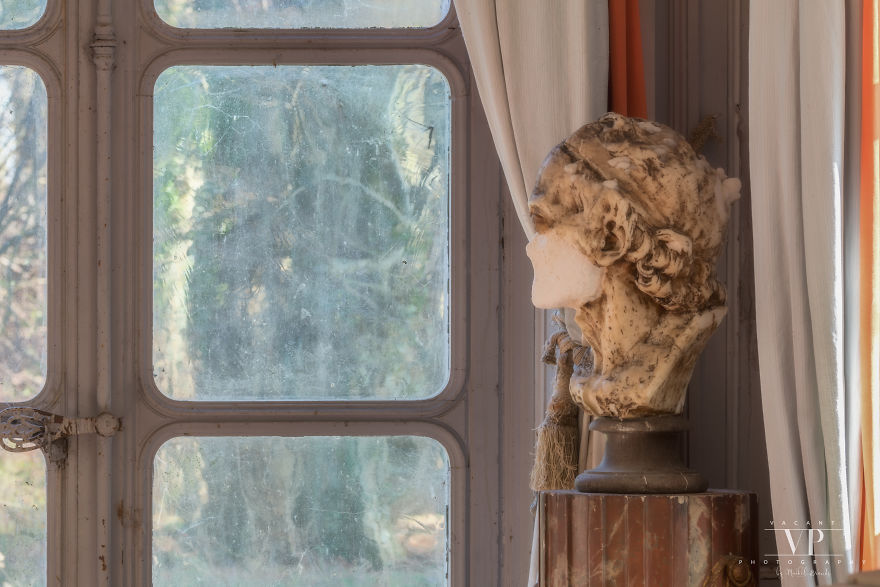 Let’s Have A Look Inside This Decaying Chateau Let’s Have A Look Inside This Decaying Chateau