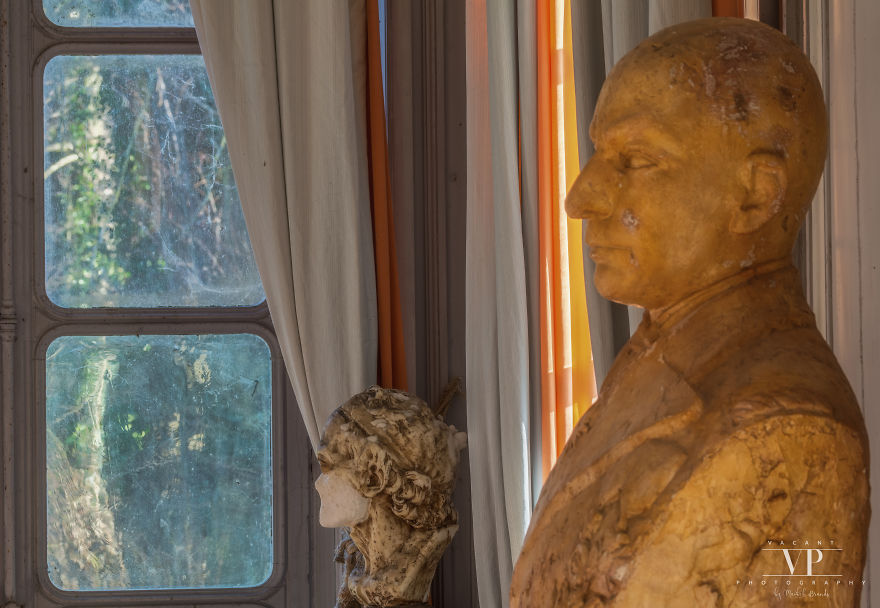 Let’s Have A Look Inside This Decaying Chateau Let’s Have A Look Inside This Decaying Chateau