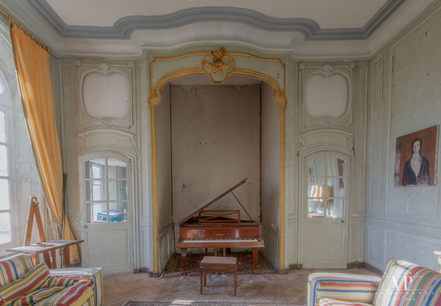 Let’s Have A Look Inside This Decaying Chateau Let’s Have A Look Inside This Decaying Chateau