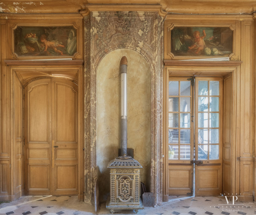 Let’s Have A Look Inside This Decaying Chateau Let’s Have A Look Inside This Decaying Chateau