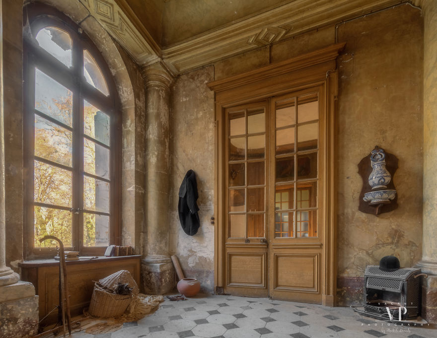 Let’s Have A Look Inside This Decaying Chateau Let’s Have A Look Inside This Decaying Chateau