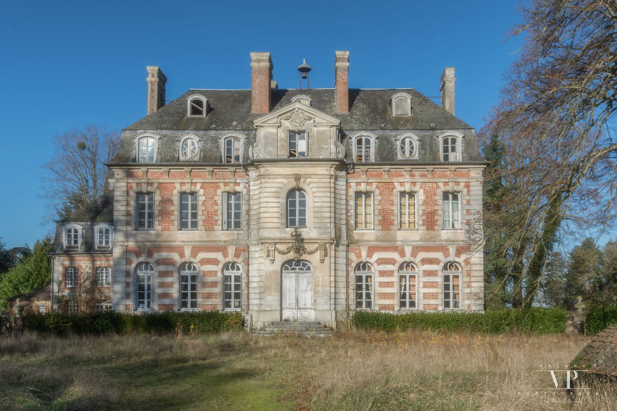 Let’s Have A Look Inside This Decaying Chateau Let’s Have A Look Inside This Decaying Chateau