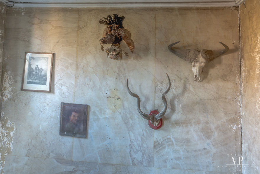 Let’s Have A Look Inside This Decaying Chateau Let’s Have A Look Inside This Decaying Chateau