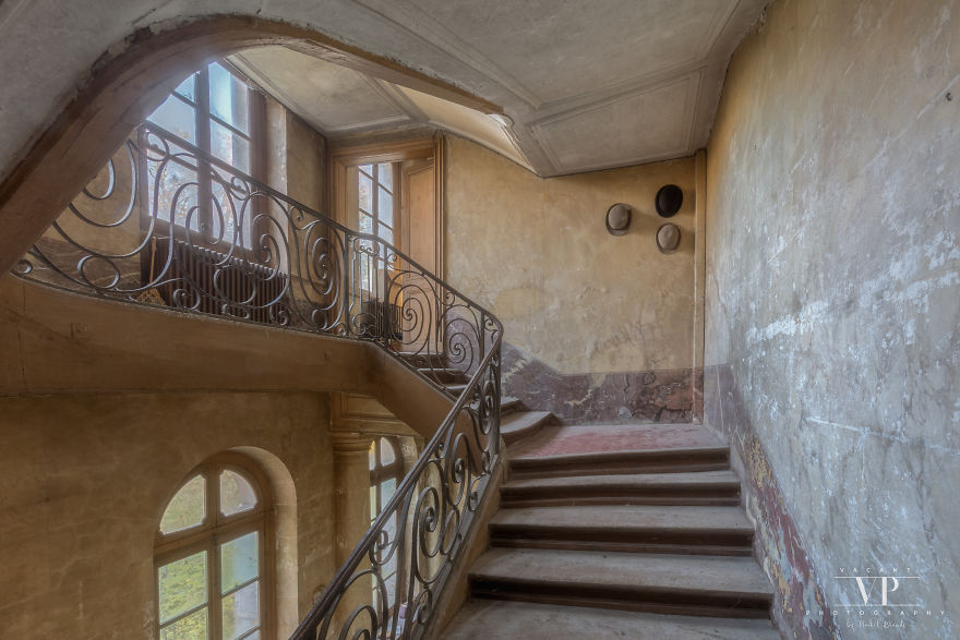 Let’s Have A Look Inside This Decaying Chateau Let’s Have A Look Inside This Decaying Chateau