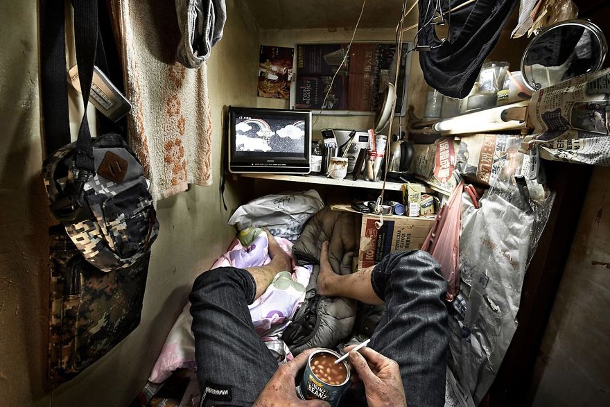 14 Shocking Photos Reveal What It&#8217;s Like To Live In Hong Kong&#8217;s &#8216;Coffin Cubicles&#8217;